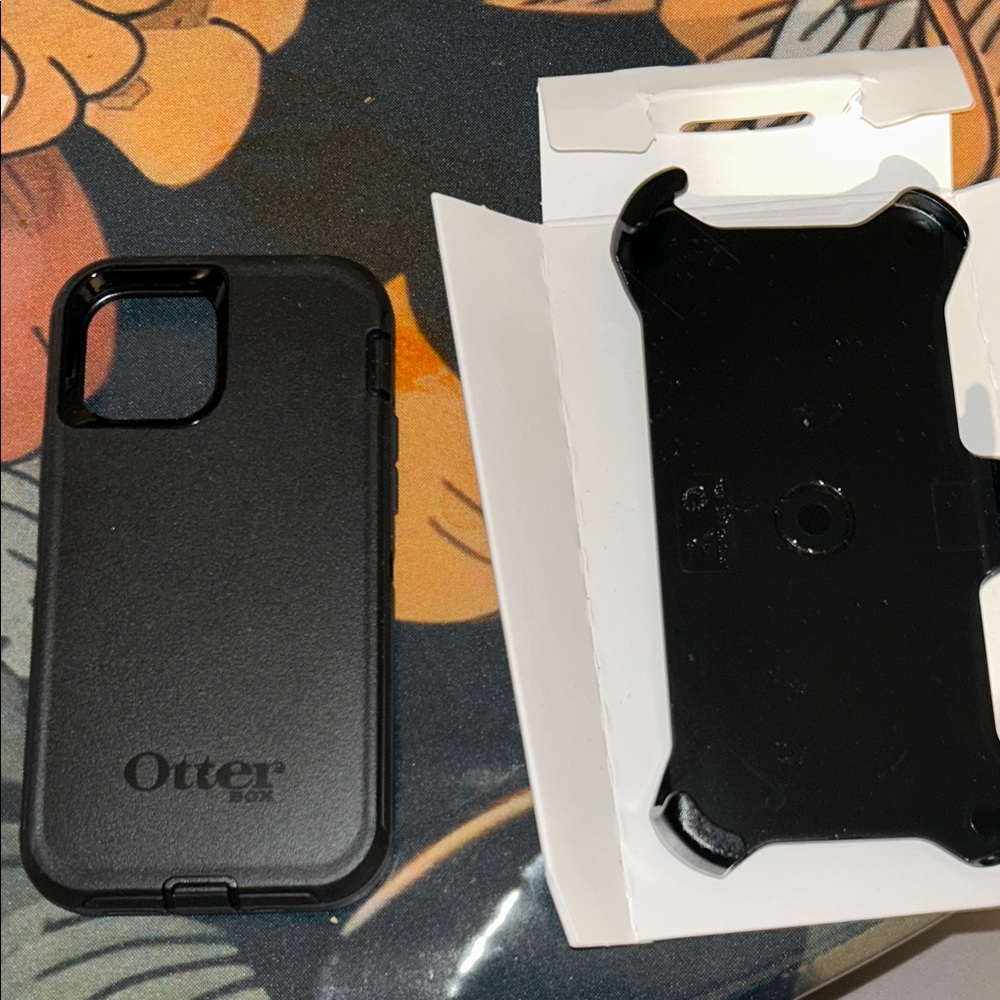 OtterBox Defender Series Black Case for iPhone 12/12 Pro - Picture 5 of 6